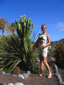 in the middle of the Gran Canaria, cactuses are one of the most favourized type of economy...